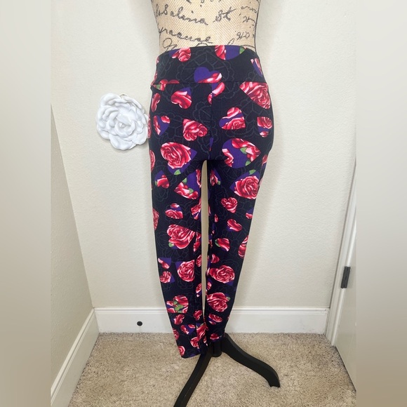 LuLaRoe Pants - NTM: LuLaRoe Valentines Unicorn Black Lace with Hearts & Roses Print Sz OS